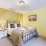 Ferndale House *